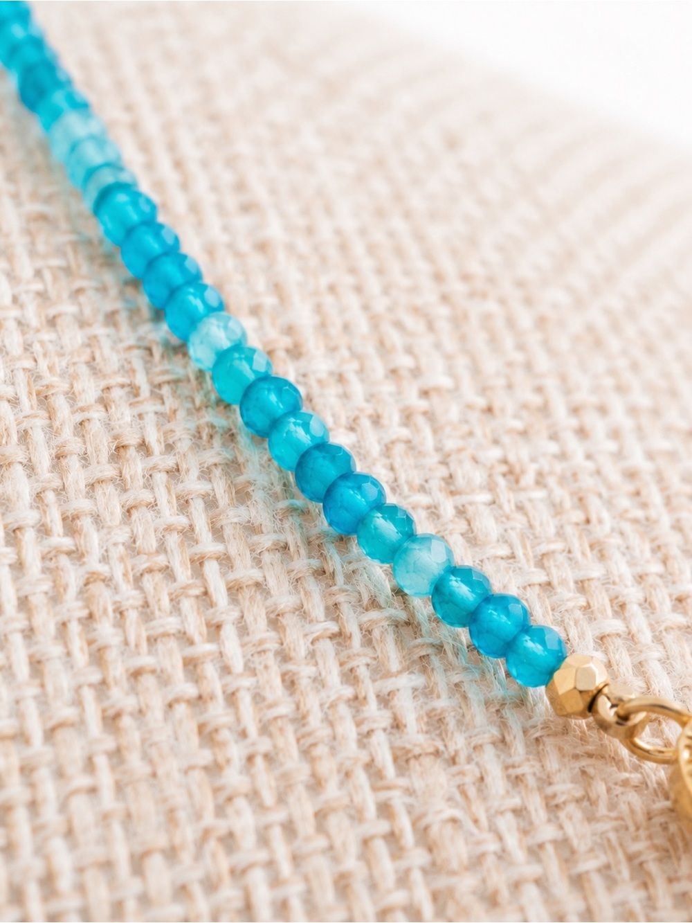 Kendra Scott Turquoise Blue Beaded Oval Pendant Necklace Gold Tone Boho - Picture 5 of 7